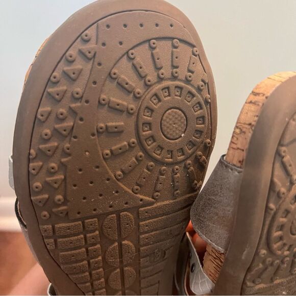 BEARPAW Julianna Pewter Sandals Sz 9 Silver/Pewter - Picture 10 of 16